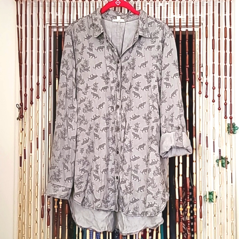 Anthropologie Jane and Delancey Gray Leopard/Cheetah Print Button-Down Shirt